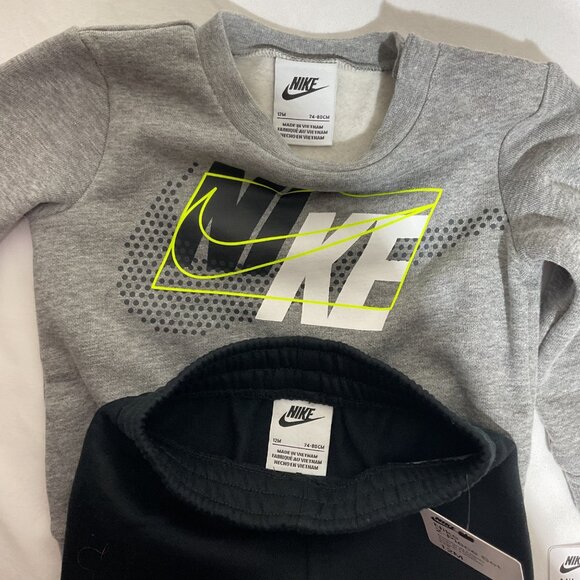 Nike Baby 2-Piece Set Gray & Black Sweatshirt & Pants Size 12M - Picture 4 of 4